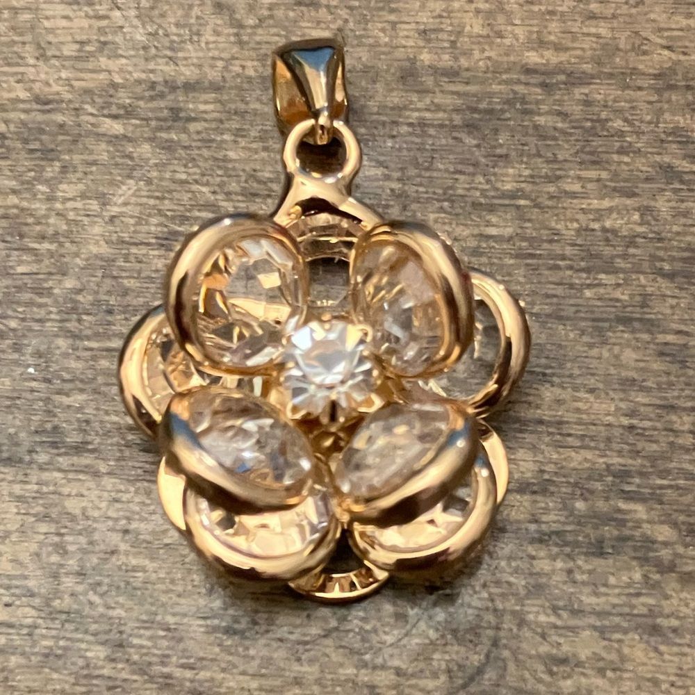 5/$25 costume jewelry: floral pendant with diamonds